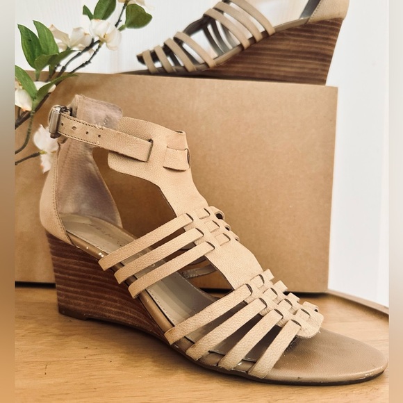 Franco Sarto Shoes - FRANCO SARTO ~ Women's Tan Strappy Sandals with Woodgrain Wedge Heel sizer 6.5